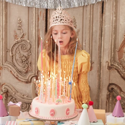 Meri-Meri Meri Meri Gold Swirly Candles (Pack Of 20) 1 Meri-Meri Meri Meri Gold Swirly Candles (Pack Of 20)